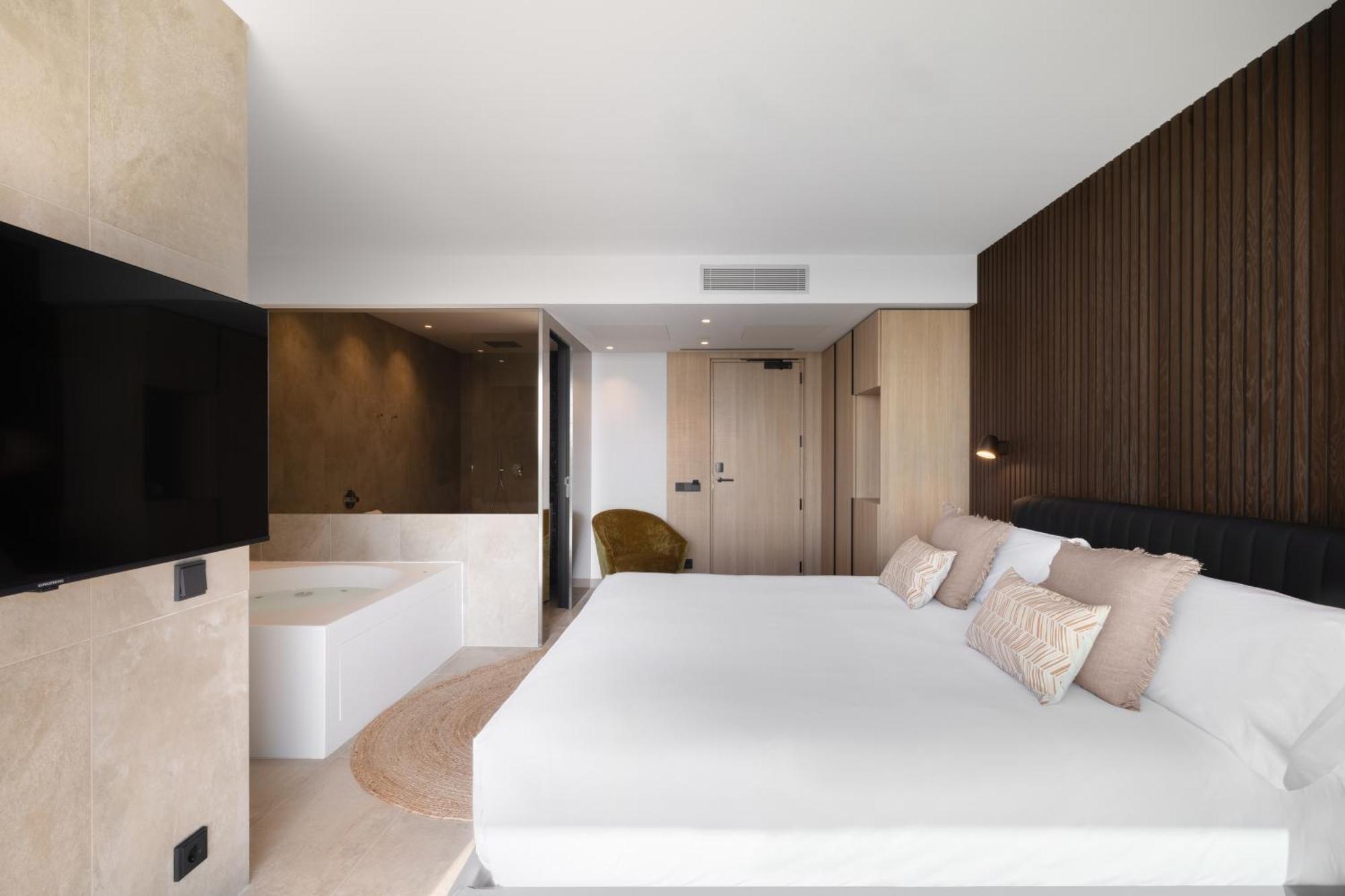 Hotel Sb Win 4 Sup Sant Feliu de Llobregat Exterior photo
